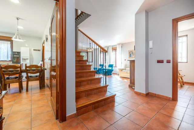 ¡¡ Impresionante chalet dividido en dos viviendas con piscina y zona ajardinadas !! — 48