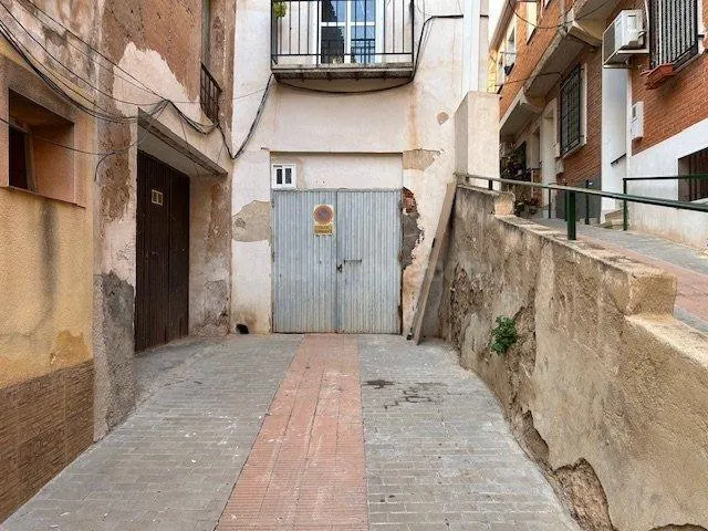 CASA ADOSADA DE 3 PLANTAS EN BLANCA - foto 2