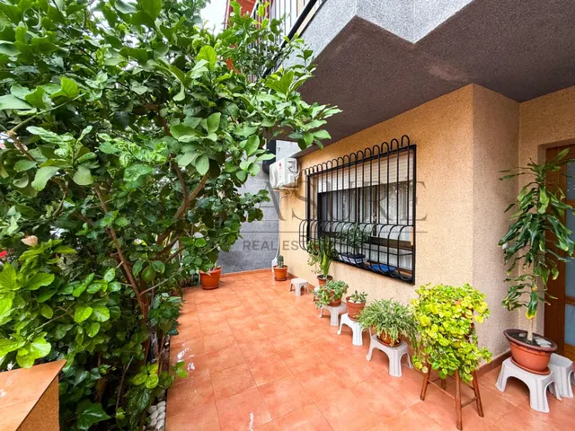 Chalet pareado reformado con garaje y cuatro dormitorios en Cabezo de Torres — 42