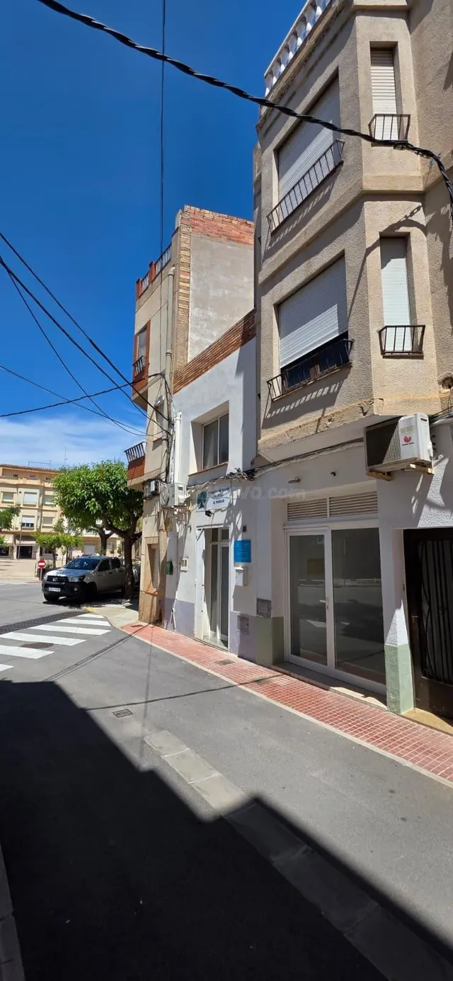 Casa con Local Comercial en Ubicación Estratégica Frente al  - foto 5