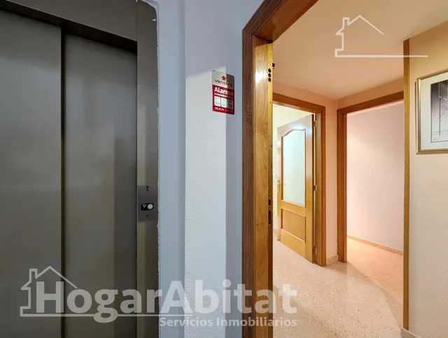 EXTERIOR CON DOS BALCONES Y GARAJE — 39