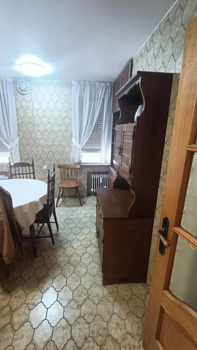 ALQUILER DE AMPLIO APARTAMENTO EN EL CENTRO DE PONFERRADA 60 - foto 4