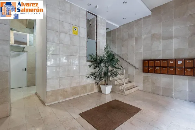 PISO JUNTO A HIPERCOR · ÚLTIMA PLANTA · MUCHA LUZ · ASCENSOR · METRO — 22