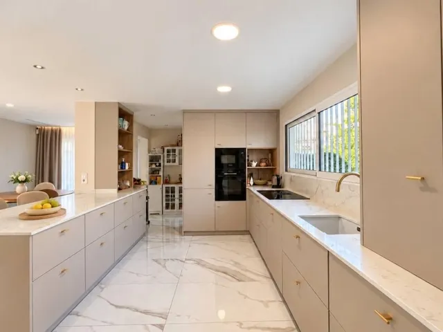 Exclusiva villa de lujo en san juan: dos casas independientes y oasis privado — 25