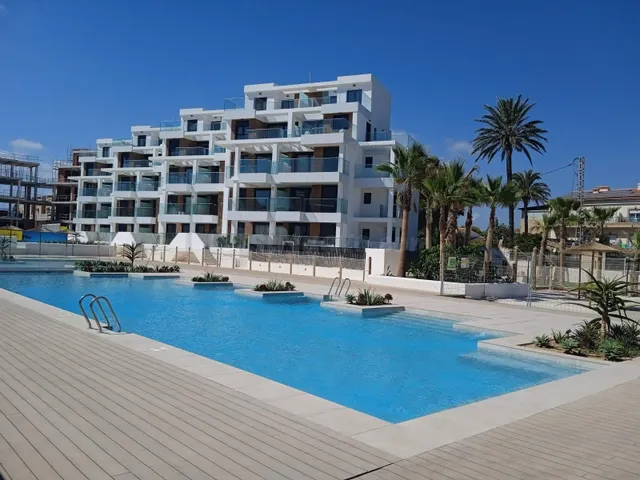 PRECIOSA VIVIENDA FRENTE AL MAR CON URBANIZACIÓN - foto 3