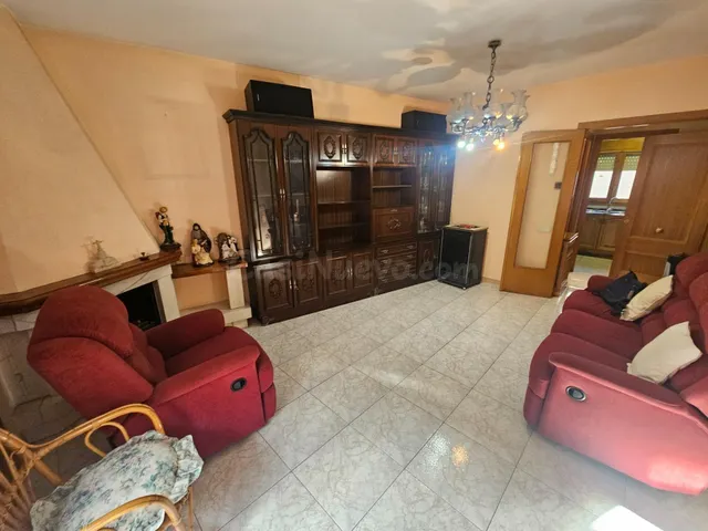 Casa con garaje, patio, balcón y terraza en Alguaire - foto 4