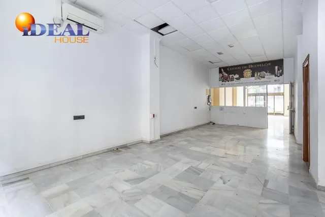 LOCAL COMERCIAL EN ARABIAL JUNTO HIPERCOR — 7