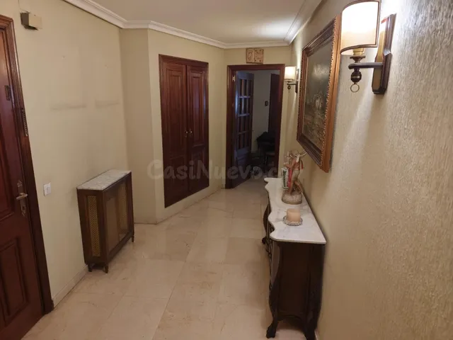 Piso exterior en buen edificio junto a Avda. Gran Capitán — 2