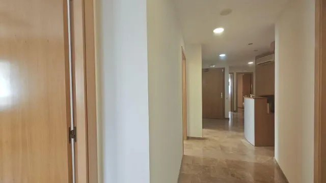 Amplio local comercial con varios despatxos en pleno eje comercial de Manresa — 15