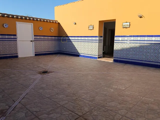 Casa con terreno 2 casas más y piscina privada. — 27