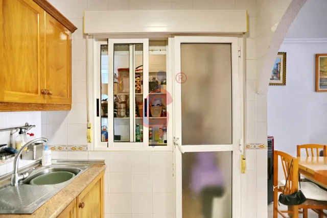 Espectacular bungalow en esquina con gran solárium, jardín privado y piscina en Guardamar del Segura — 15