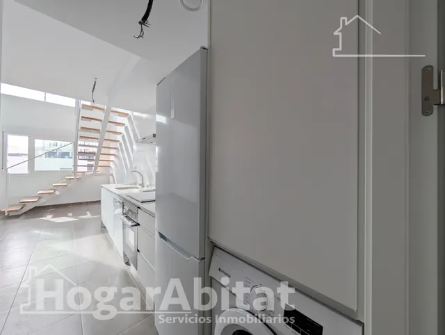 Estrena estilo de vida en este moderno adosado con gran porche, terraza, patio y piscina comunitaria — 9