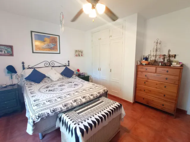 VENTA DE CHALET Y APARTAMENTO — 12