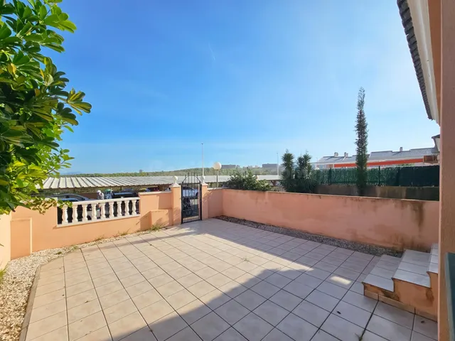 Urb. Mediterraneo - Bungalow con piscina y parking , cerca d - foto 4