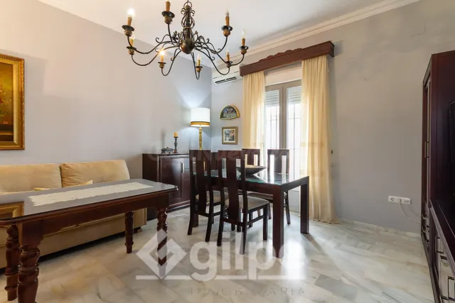 SE VENDE CASA CON COCHERA - foto 2