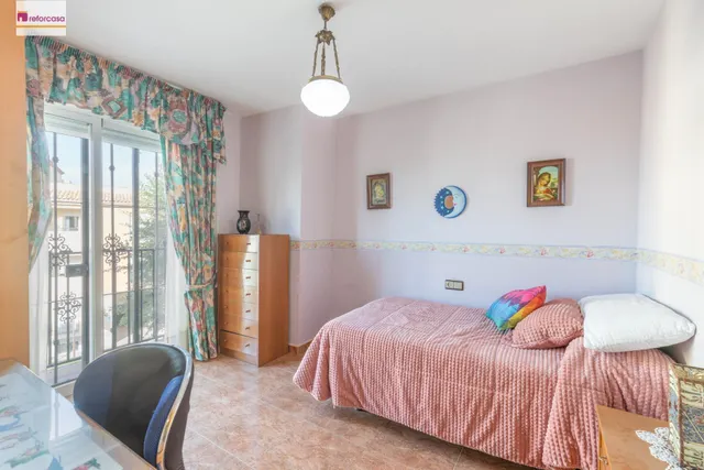 Casa independiente a 5 minutos de Granada en buen estado para entrar a vivir — 48