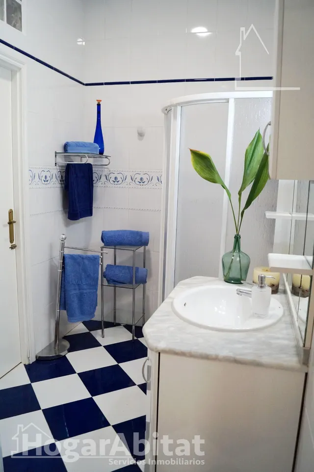 AMPLIA CASA CON DOS TERRAZAS Y BALCÓN EN EL CENTRO — 31