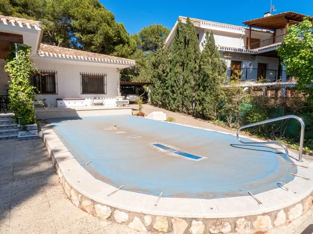 Villa 6 habitaciones 268m² en venta - Campoamor — 28