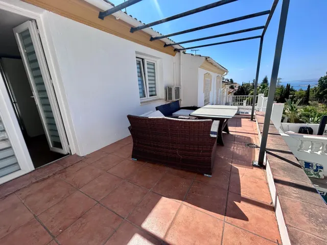 Casa adosada en esquina con piscina privada, jardín y vistas a la Bahía de Málaga — 45