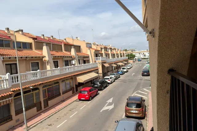 Estupendo apartamento con amplia terraza y piscina comunitaria, idoneo como vacacional, rodeado de todos los servicios — 12