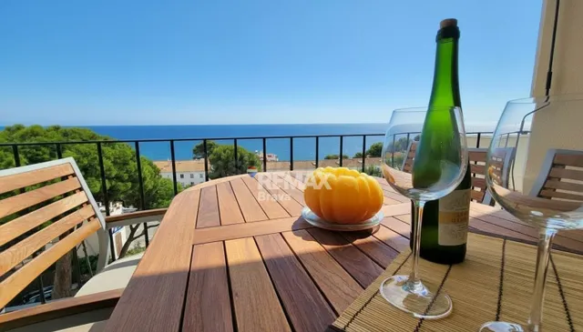 Sant Antoni de Calonge |  Ático esquinero con vistas al mar 