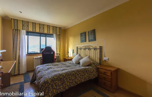 ¡Impresionante Chalet Familiar en Mogor, Marín! — 30