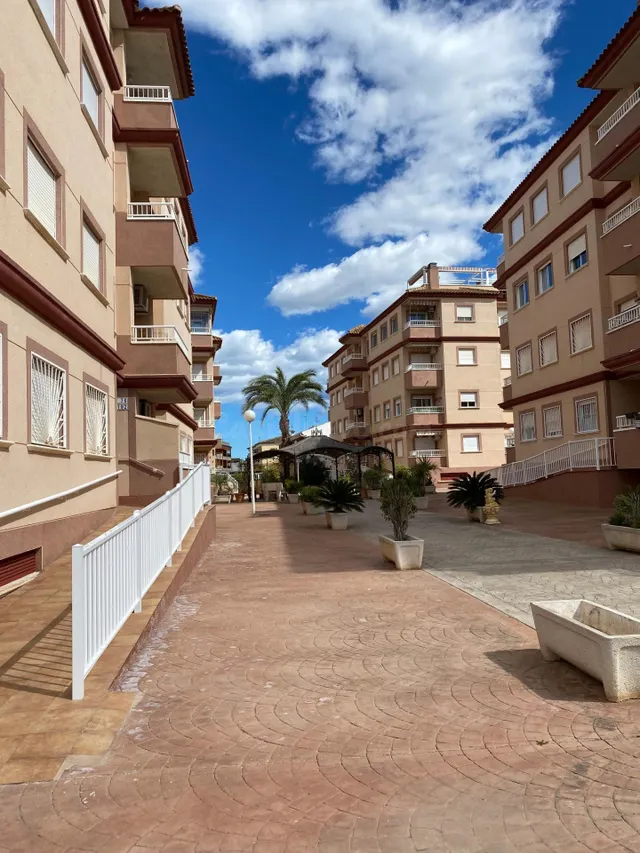 APARTAMENTO DE 2 DORMITORIOS CON PISCINA COMUNITARIA - ZONA  - foto 3