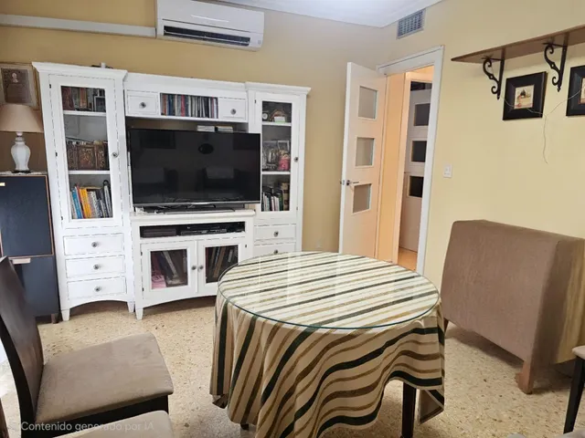 Piso de 4 dormitorios con plaza de garaje en San Basilio, con terraza de 20 m2 anexa al trastero en la cubierta. — 28