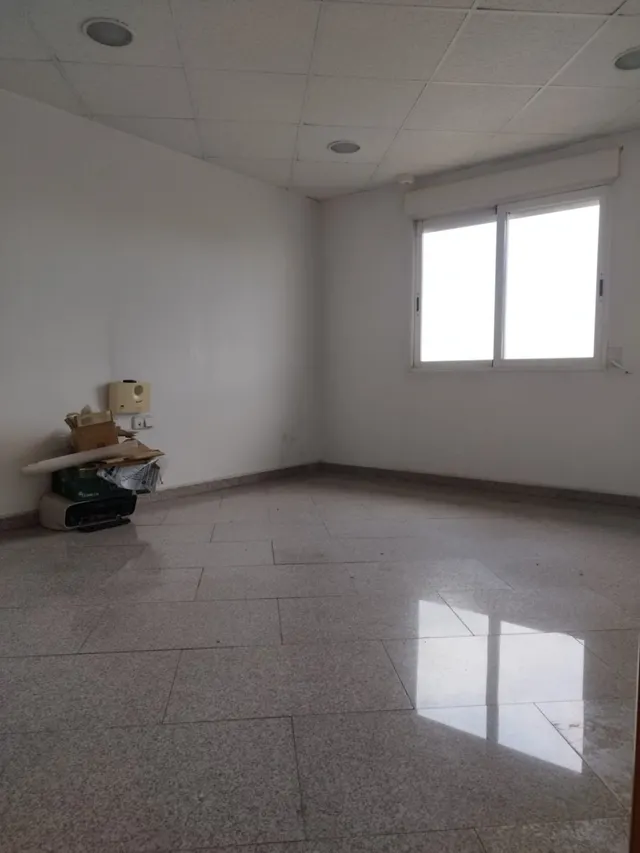 ENTRESUELO PARA OFICINAS JUNTO CENTRO COMERCIAL VEGA PLAZA — 33