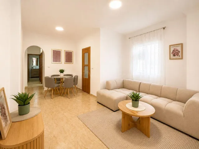 PLANTA BAJA CON ENTRADA INDEPENDIENTE, 2 DORMITORIOS, 2 BAÑOS, TERRAZA Y PISCINA EN EL CENTRO DE TORREVIEJA — 3