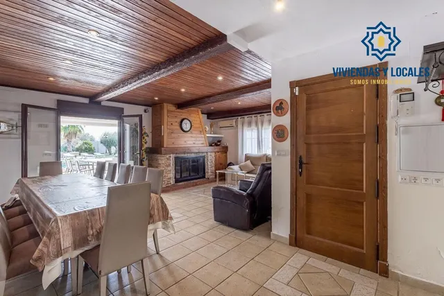 Chalet independiente con pozo propio y placas solares — 23