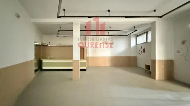LOCAL COMERCIAL EN GALERÍAS COMERCIALES DE O COUTO — 3