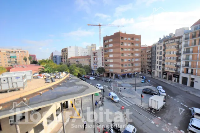 Amplitud y luminosidad para tu familia en este espacioso piso con ascensor y vistas despejadas — 25