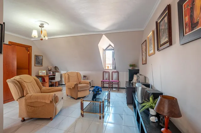 Espectacular vivienda de más de 200 m2 con 4 dormitorios, 3 baños y gran azotea — 20