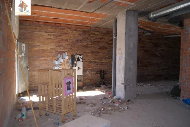 ALQUILER LOCAL COMERCIAL EN ESQUINA EN FASE II — 7