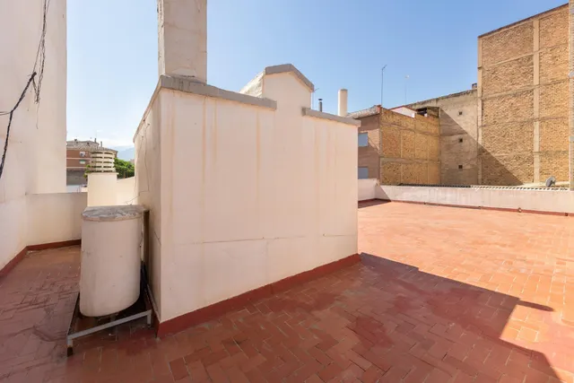 Local + vivienda en Avda. Cadiz — 33