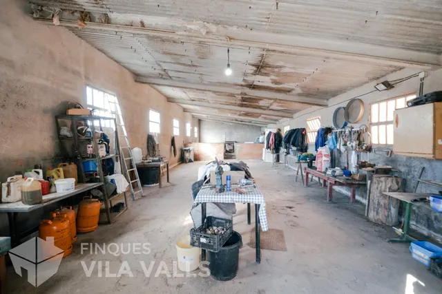Granja con posibilidad de 2 vivendas.y 1 Ha de terreno — 10
