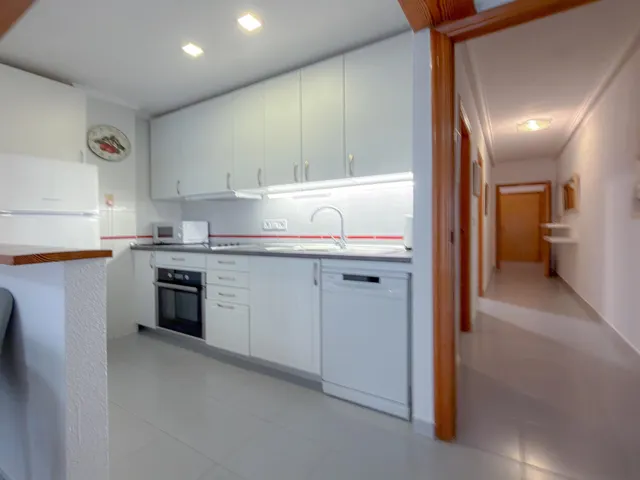 Playa de los Locos! Acogedor apartamento semireformado con ubicación privilegiada, a solo 170 mts del mar — 17
