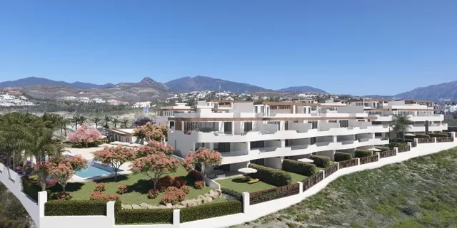 Ático dúplex de 4 dormitorios, 3 baños y vistas al mar en Es