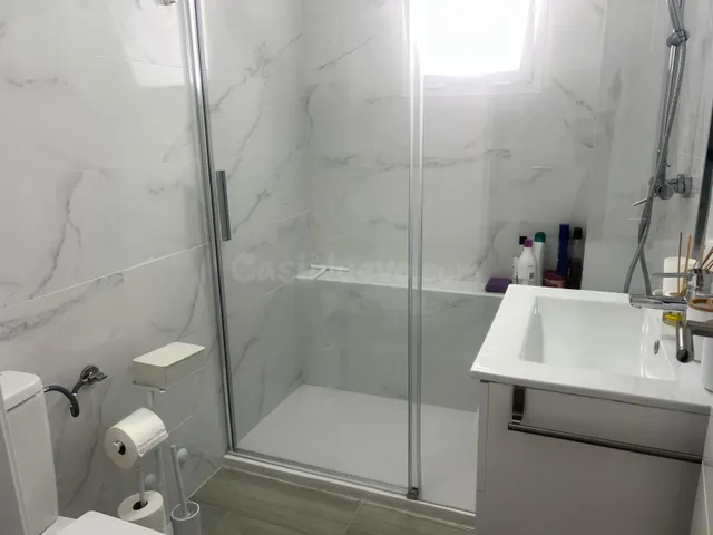 Luminoso piso reformado con terraza y piscina en pleno centro ciudad — 22