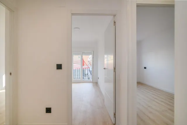 Piso de 3 habitaciones reformado al lado del Colegio Oms i de Prat. — 32