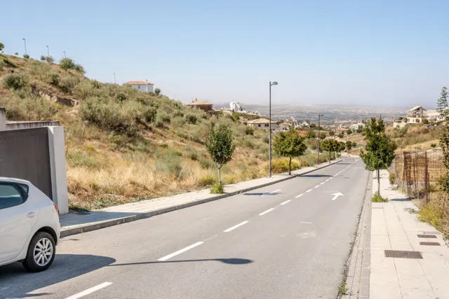 Parcela en venta en Altos de la Zubia — 8