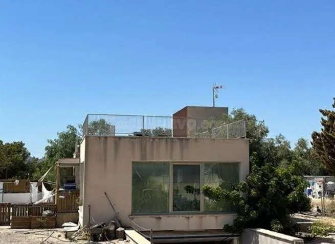 SE VENDE casa OKUPADA en Calle BASALTO-GARROFERAL Nº 19 Alicante/Alacant (Alicante/Alacant)