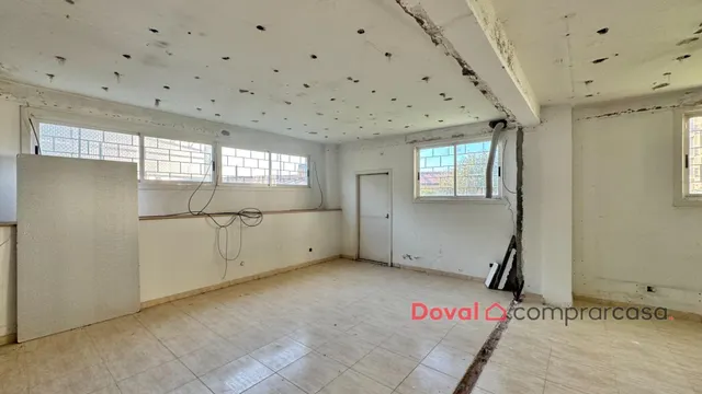 Amplio local comercial en zona Hispanidad – 359 m2, luminoso y con acceso para vehículos — 16