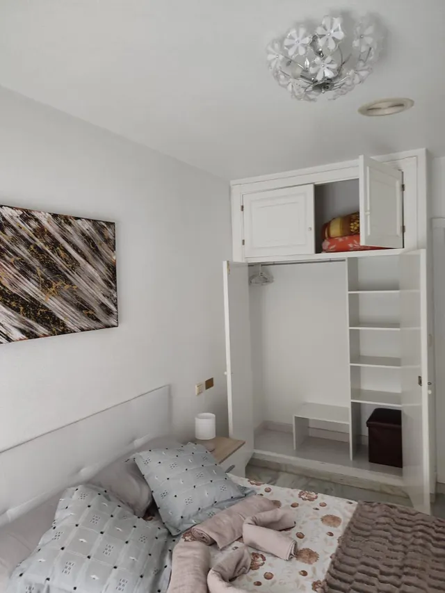 Apartamento de 2 dormitorios con parking a 100 metros de Playa de Los Locos — 11