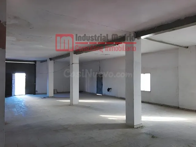 Local diáfano de 240 m2 en venta en Campo Real con posibilid - foto 2
