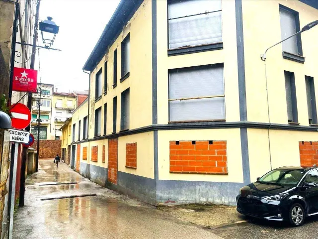 EDIFICIO OBRA PARADA EN SANT HILARI SACALM - foto 2