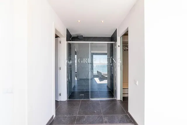 CASA EN PRIMERA LINEA DE MAR — 26