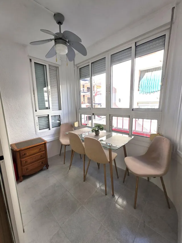 Estudio en Playa del Cura, Torrevieja a Solo Pasos del Mar — 11