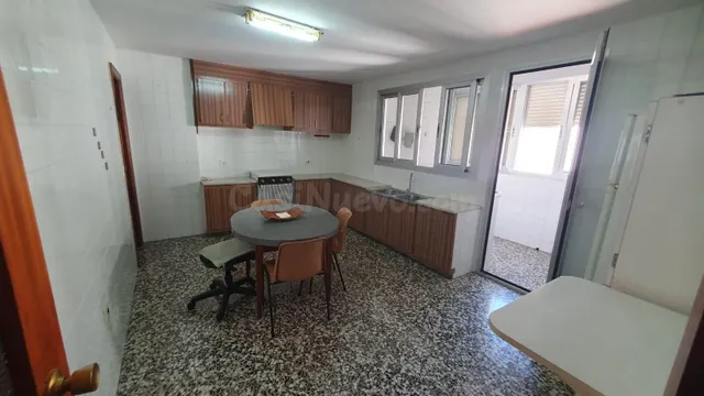 PISO GRANDE Y LUMINOSO, 4º SIN ASCENSOR — 3